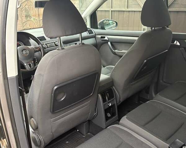 Сірий Фольксваген Туран, об'ємом двигуна 1.6 л та пробігом 245 тис. км за 9500 $, фото 21 на Automoto.ua