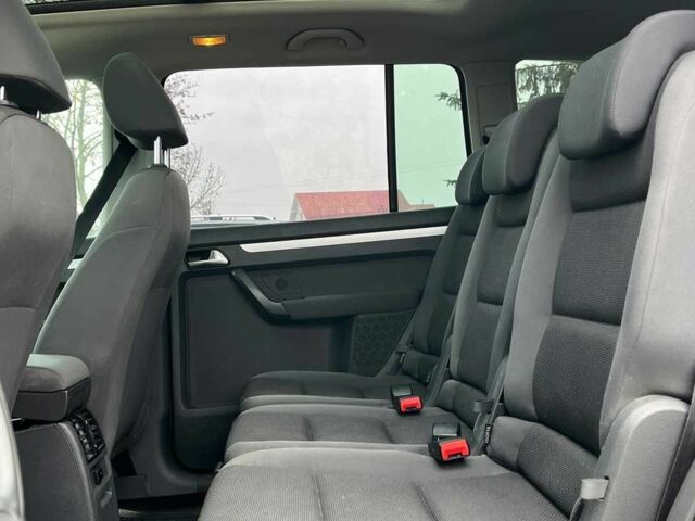 Серый Фольксваген Туран, объемом двигателя 1.6 л и пробегом 244 тыс. км за 9999 $, фото 22 на Automoto.ua