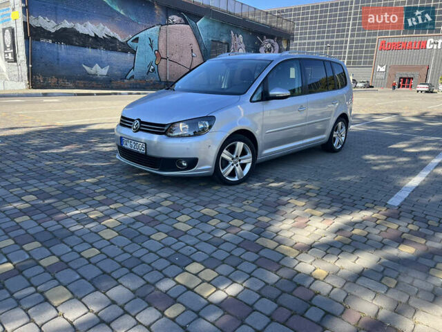 Серый Фольксваген Туран, объемом двигателя 2 л и пробегом 252 тыс. км за 11750 $, фото 3 на Automoto.ua