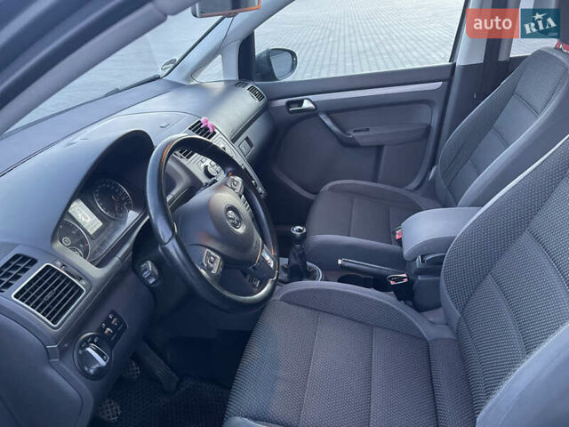 Серый Фольксваген Туран, объемом двигателя 1.6 л и пробегом 331 тыс. км за 8700 $, фото 29 на Automoto.ua