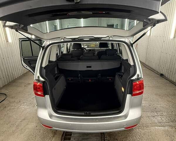 Серый Фольксваген Туран, объемом двигателя 1.6 л и пробегом 220 тыс. км за 9200 $, фото 11 на Automoto.ua