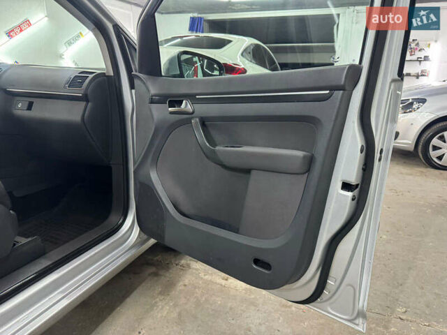 Серый Фольксваген Туран, объемом двигателя 1.4 л и пробегом 308 тыс. км за 6150 $, фото 18 на Automoto.ua