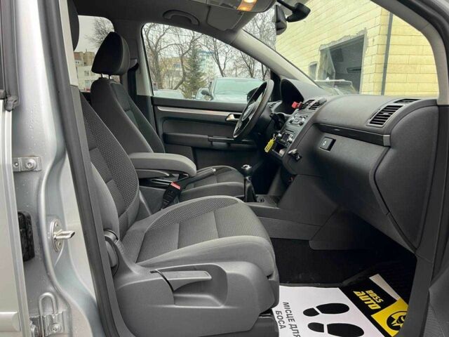 Серый Фольксваген Туран, объемом двигателя 1.4 л и пробегом 224 тыс. км за 7500 $, фото 16 на Automoto.ua