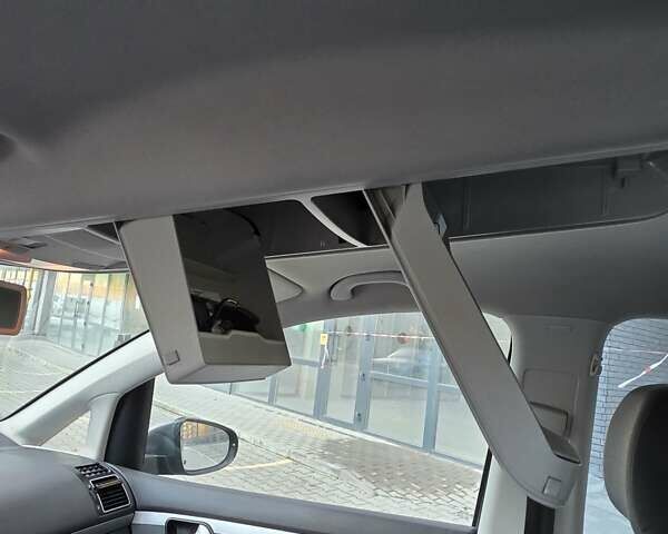 Серый Фольксваген Туран, объемом двигателя 1.6 л и пробегом 233 тыс. км за 8800 $, фото 20 на Automoto.ua