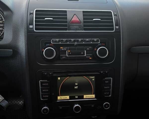 Серый Фольксваген Туран, объемом двигателя 1.6 л и пробегом 233 тыс. км за 8800 $, фото 15 на Automoto.ua