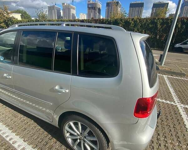 Серый Фольксваген Туран, объемом двигателя 1.6 л и пробегом 250 тыс. км за 10750 $, фото 5 на Automoto.ua