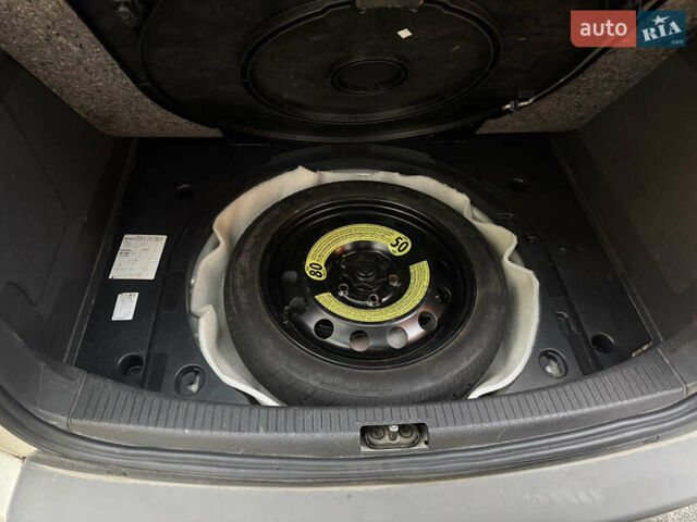 Сірий Фольксваген Туран, об'ємом двигуна 1.39 л та пробігом 227 тис. км за 10500 $, фото 15 на Automoto.ua