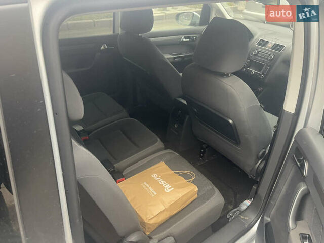 Сірий Фольксваген Туран, об'ємом двигуна 1.6 л та пробігом 291 тис. км за 8850 $, фото 5 на Automoto.ua
