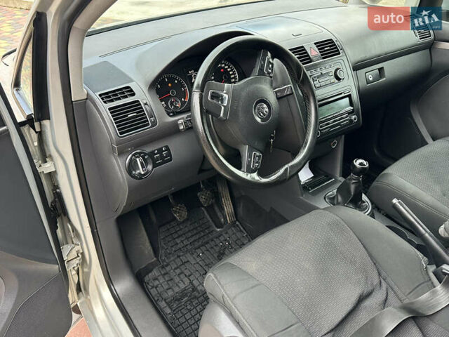 Сірий Фольксваген Туран, об'ємом двигуна 1.6 л та пробігом 240 тис. км за 10000 $, фото 6 на Automoto.ua