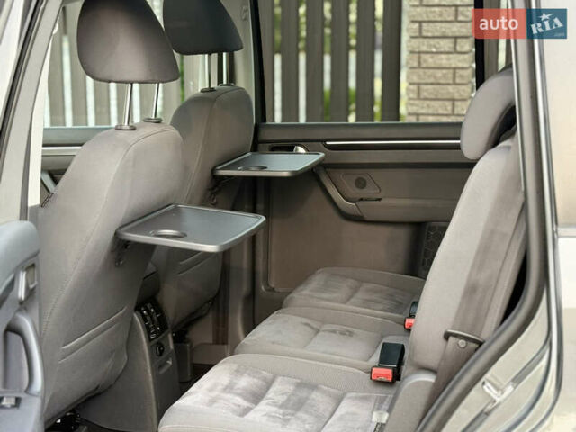 Сірий Фольксваген Туран, об'ємом двигуна 1.4 л та пробігом 217 тис. км за 9750 $, фото 16 на Automoto.ua