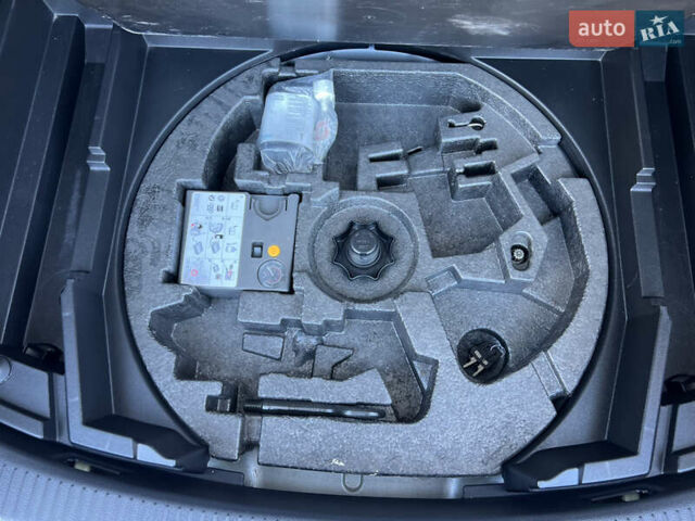 Серый Фольксваген Туран, объемом двигателя 2 л и пробегом 252 тыс. км за 11750 $, фото 23 на Automoto.ua