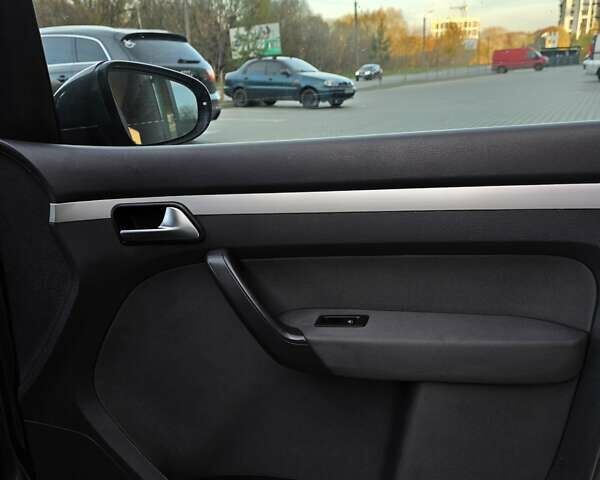 Серый Фольксваген Туран, объемом двигателя 1.6 л и пробегом 233 тыс. км за 8800 $, фото 30 на Automoto.ua