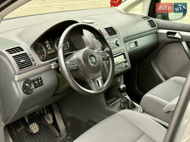 Сірий Фольксваген Туран, об'ємом двигуна 1.6 л та пробігом 244 тис. км за 10550 $, фото 29 на Automoto.ua