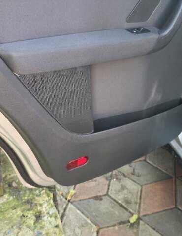 Серый Фольксваген Туран, объемом двигателя 1.97 л и пробегом 225 тыс. км за 10900 $, фото 13 на Automoto.ua