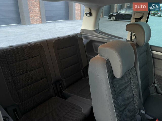 Серый Фольксваген Туран, объемом двигателя 1.6 л и пробегом 331 тыс. км за 8700 $, фото 42 на Automoto.ua