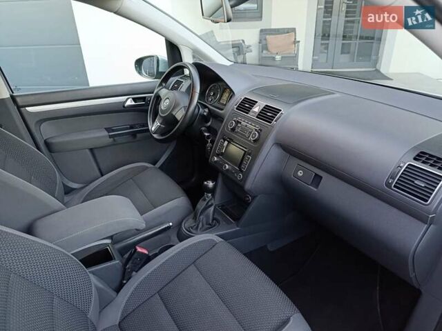 Серый Фольксваген Туран, объемом двигателя 1.6 л и пробегом 215 тыс. км за 10900 $, фото 14 на Automoto.ua