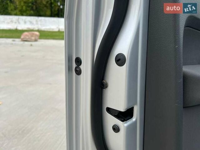 Серый Фольксваген Туран, объемом двигателя 0 л и пробегом 235 тыс. км за 12999 $, фото 65 на Automoto.ua