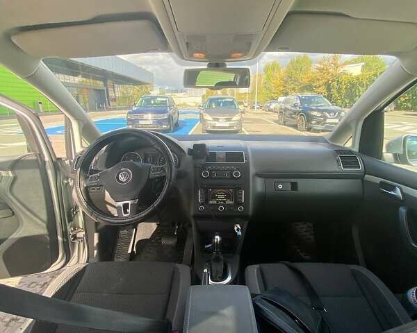 Серый Фольксваген Туран, объемом двигателя 1.6 л и пробегом 250 тыс. км за 10750 $, фото 17 на Automoto.ua