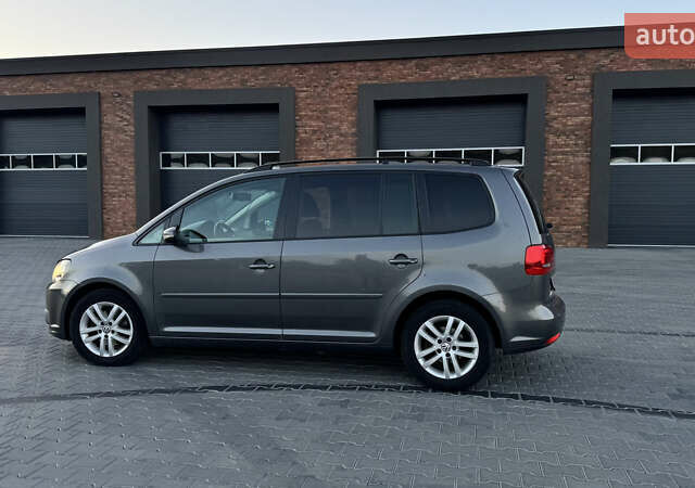 Серый Фольксваген Туран, объемом двигателя 1.6 л и пробегом 331 тыс. км за 8700 $, фото 10 на Automoto.ua