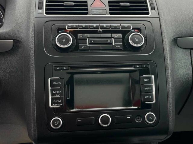 Серый Фольксваген Туран, объемом двигателя 1.6 л и пробегом 244 тыс. км за 9999 $, фото 13 на Automoto.ua