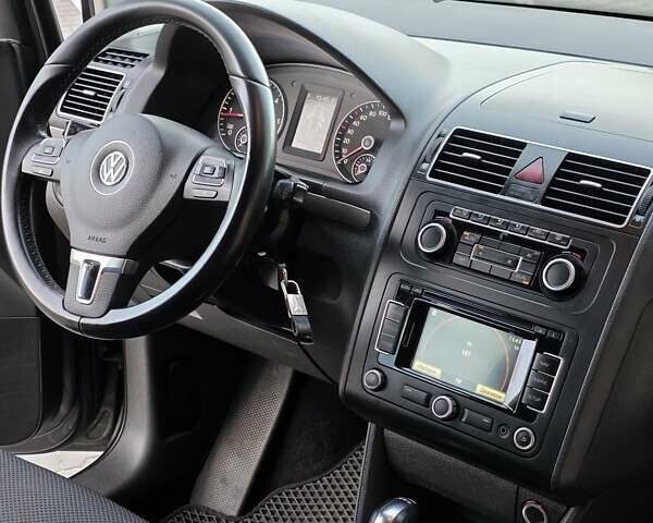 Серый Фольксваген Туран, объемом двигателя 1.6 л и пробегом 233 тыс. км за 8800 $, фото 37 на Automoto.ua