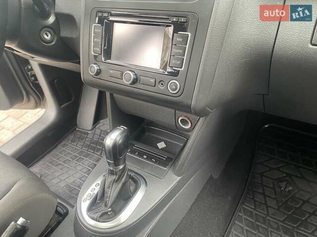 Серый Фольксваген Туран, объемом двигателя 1.6 л и пробегом 254 тыс. км за 10200 $, фото 23 на Automoto.ua