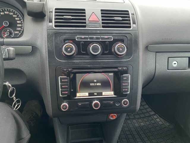 Серый Фольксваген Туран, объемом двигателя 1.6 л и пробегом 360 тыс. км за 4500 $, фото 21 на Automoto.ua