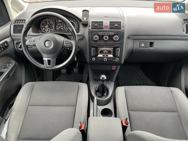 Серый Фольксваген Туран, объемом двигателя 1.6 л и пробегом 360 тыс. км за 4500 $, фото 29 на Automoto.ua