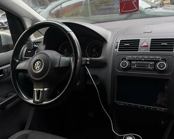 Сірий Фольксваген Туран, об'ємом двигуна 1.39 л та пробігом 227 тис. км за 10500 $, фото 7 на Automoto.ua