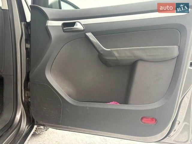 Сірий Фольксваген Туран, об'ємом двигуна 1.6 л та пробігом 276 тис. км за 8990 $, фото 23 на Automoto.ua