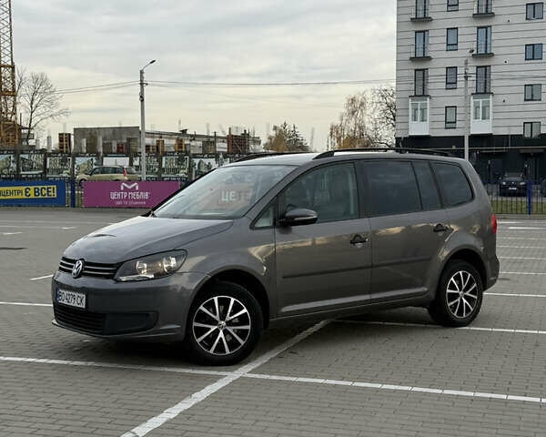 Серый Фольксваген Туран, объемом двигателя 1.6 л и пробегом 354 тыс. км за 8900 $, фото 2 на Automoto.ua