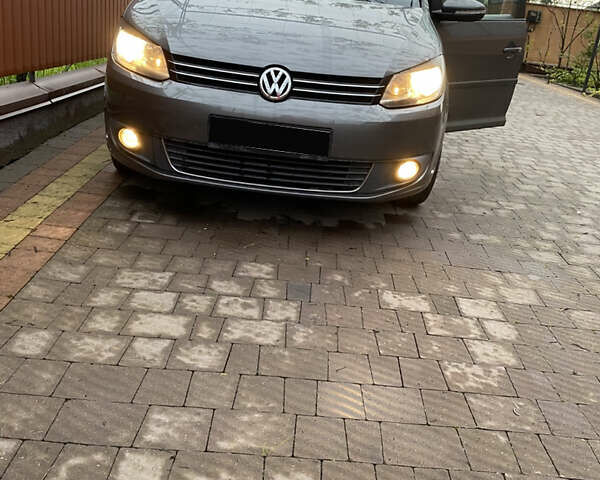 Серый Фольксваген Туран, объемом двигателя 1.6 л и пробегом 229 тыс. км за 11600 $, фото 2 на Automoto.ua