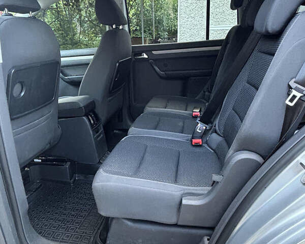 Серый Фольксваген Туран, объемом двигателя 1.97 л и пробегом 187 тыс. км за 10500 $, фото 6 на Automoto.ua