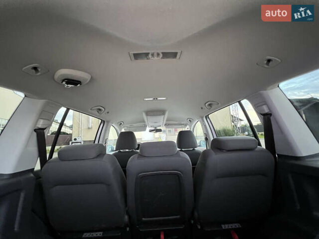 Серый Фольксваген Туран, объемом двигателя 1.4 л и пробегом 223 тыс. км за 7850 $, фото 93 на Automoto.ua