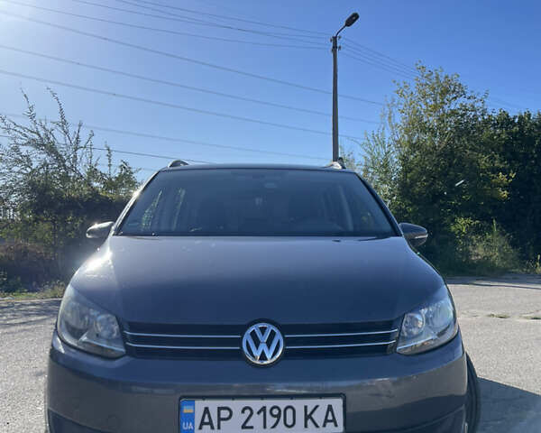 Серый Фольксваген Туран, объемом двигателя 1.6 л и пробегом 301 тыс. км за 9000 $, фото 5 на Automoto.ua