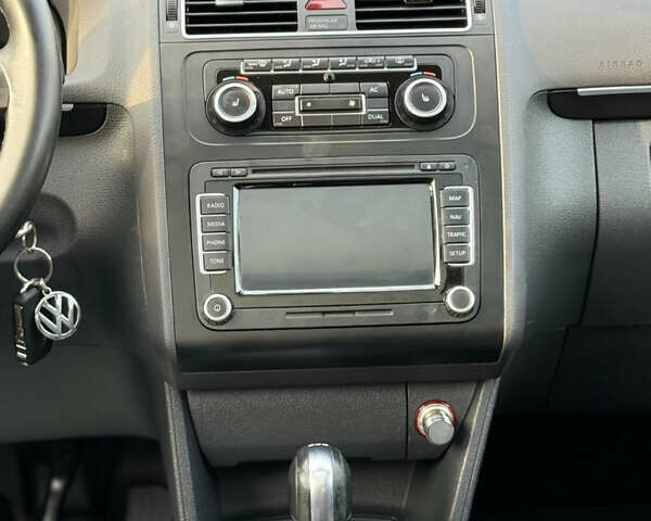 Сірий Фольксваген Туран, об'ємом двигуна 1.4 л та пробігом 217 тис. км за 9750 $, фото 39 на Automoto.ua