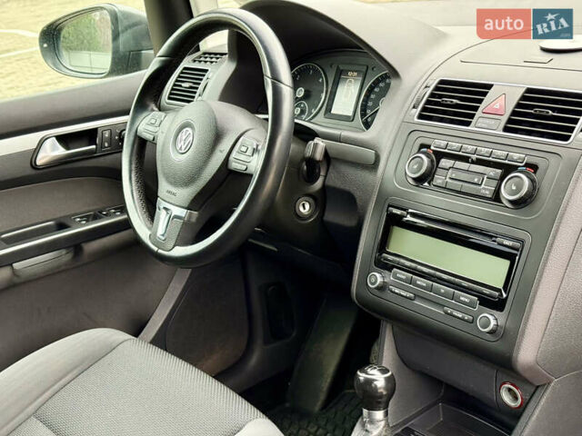 Сірий Фольксваген Туран, об'ємом двигуна 1.6 л та пробігом 244 тис. км за 10550 $, фото 36 на Automoto.ua