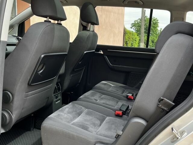 Серый Фольксваген Туран, объемом двигателя 1.6 л и пробегом 246 тыс. км за 9500 $, фото 14 на Automoto.ua