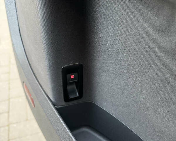 Сірий Фольксваген Туран, об'ємом двигуна 2 л та пробігом 346 тис. км за 12800 $, фото 61 на Automoto.ua