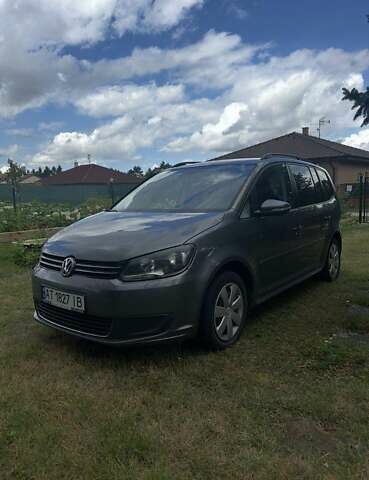 Сірий Фольксваген Туран, об'ємом двигуна 1.6 л та пробігом 284 тис. км за 10000 $, фото 1 на Automoto.ua