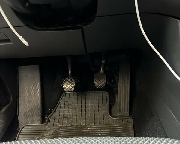 Сірий Фольксваген Туран, об'ємом двигуна 1.39 л та пробігом 227 тис. км за 10500 $, фото 10 на Automoto.ua