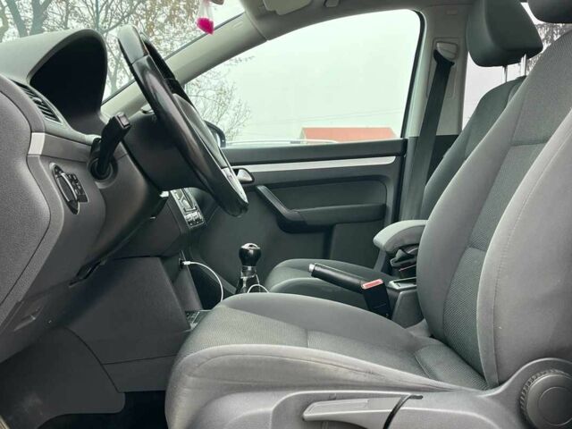 Серый Фольксваген Туран, объемом двигателя 1.6 л и пробегом 244 тыс. км за 9999 $, фото 8 на Automoto.ua