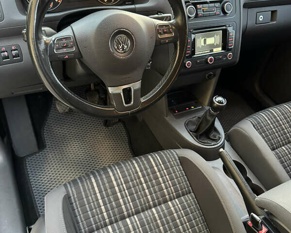 Сірий Фольксваген Туран, об'ємом двигуна 2 л та пробігом 346 тис. км за 12800 $, фото 38 на Automoto.ua