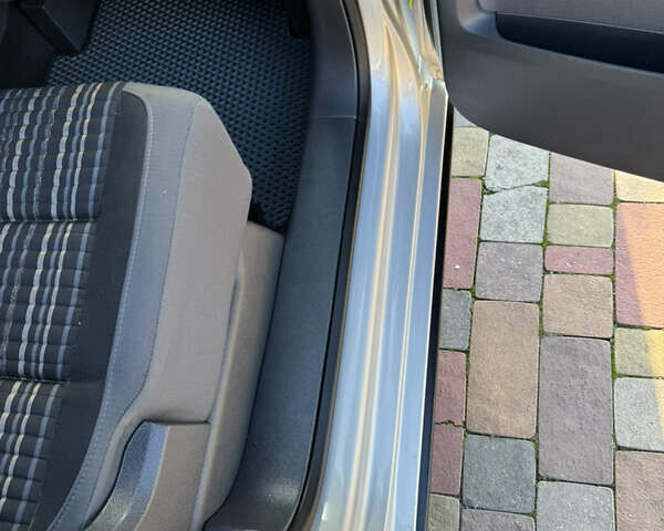 Сірий Фольксваген Туран, об'ємом двигуна 2 л та пробігом 346 тис. км за 12800 $, фото 57 на Automoto.ua