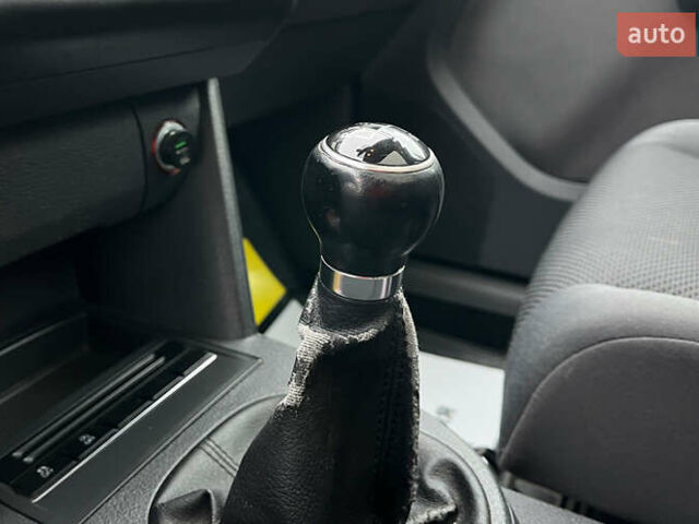 Серый Фольксваген Туран, объемом двигателя 1.6 л и пробегом 244 тыс. км за 9999 $, фото 14 на Automoto.ua