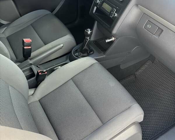 Серый Фольксваген Туран, объемом двигателя 1.6 л и пробегом 172 тыс. км за 11800 $, фото 15 на Automoto.ua