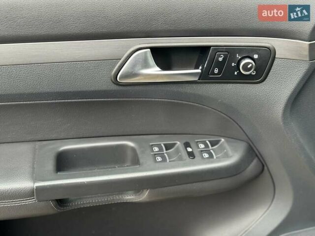 Сірий Фольксваген Туран, об'ємом двигуна 1.6 л та пробігом 220 тис. км за 11700 $, фото 71 на Automoto.ua