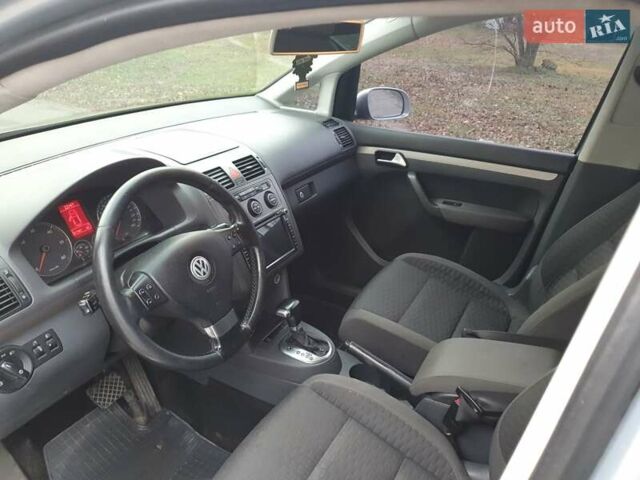 Серый Фольксваген Туран, объемом двигателя 1.97 л и пробегом 300 тыс. км за 10999 $, фото 7 на Automoto.ua