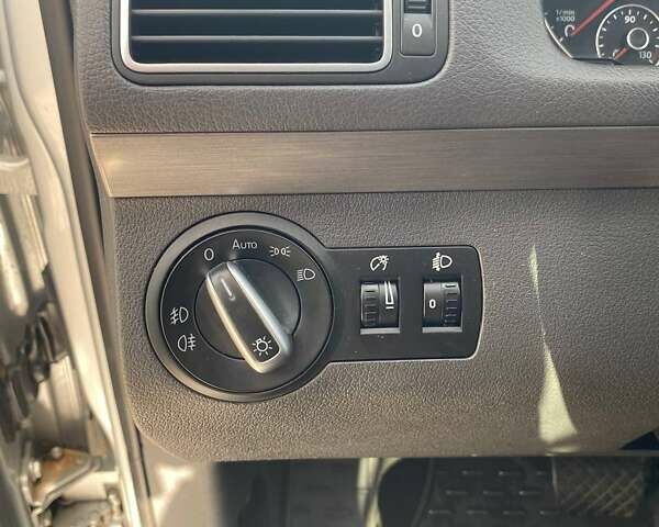 Серый Фольксваген Туран, объемом двигателя 1.6 л и пробегом 250 тыс. км за 10750 $, фото 23 на Automoto.ua