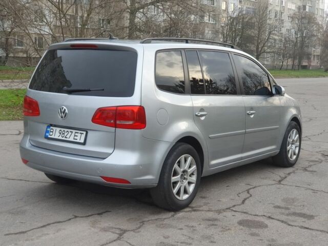 Серый Фольксваген Туран, объемом двигателя 2 л и пробегом 300 тыс. км за 10999 $, фото 4 на Automoto.ua